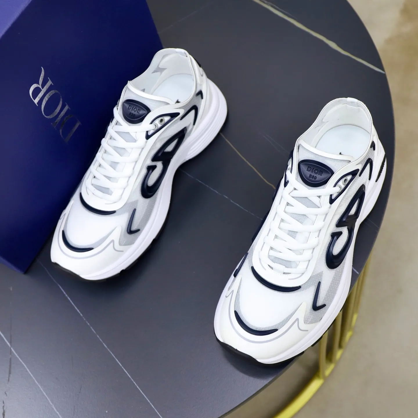 Ex-factory price: 560💰DIOR#B30 COUNTDOWN TECH shoes 1. Inspired by lighter running shoes this season 2. Made of multi-layer transparent nylon upper, futuristic 3. CD30 rubber logo on the tongue/heel to highlight the brand style 4. Equipped with ultra-light foam midsole for the ultimate comfortable wearing experience 5. The entire series uses WELDED (seamless bonding) technology to ensure durability and lightness 6. Full size dopamine color matching, 39-45 (38, 46 customized)